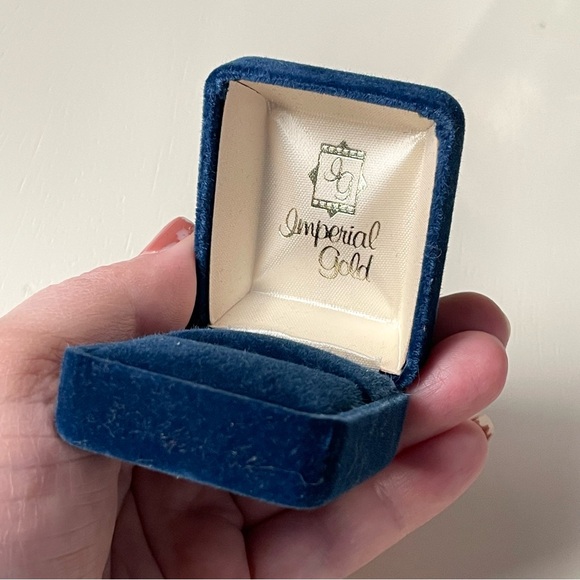Vintage blue velvet empty Imperial Gold flip up ring box - Picture 10 of 10